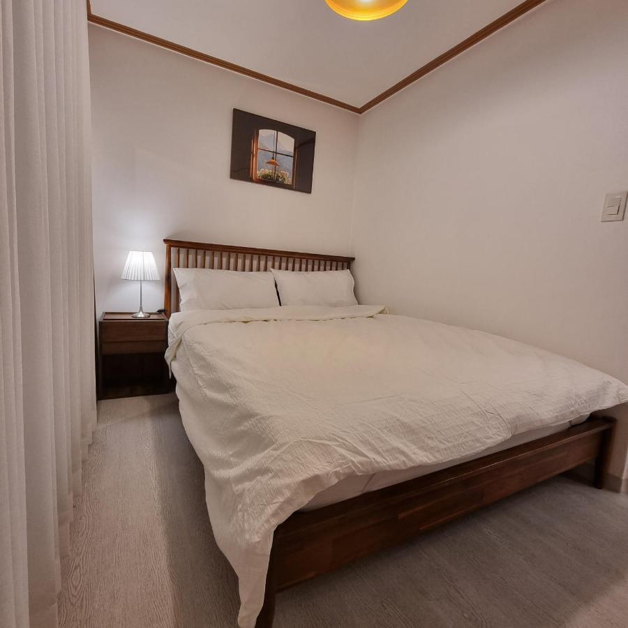 Hongik Hongdae Yeonnam Hoi-house * Seoul