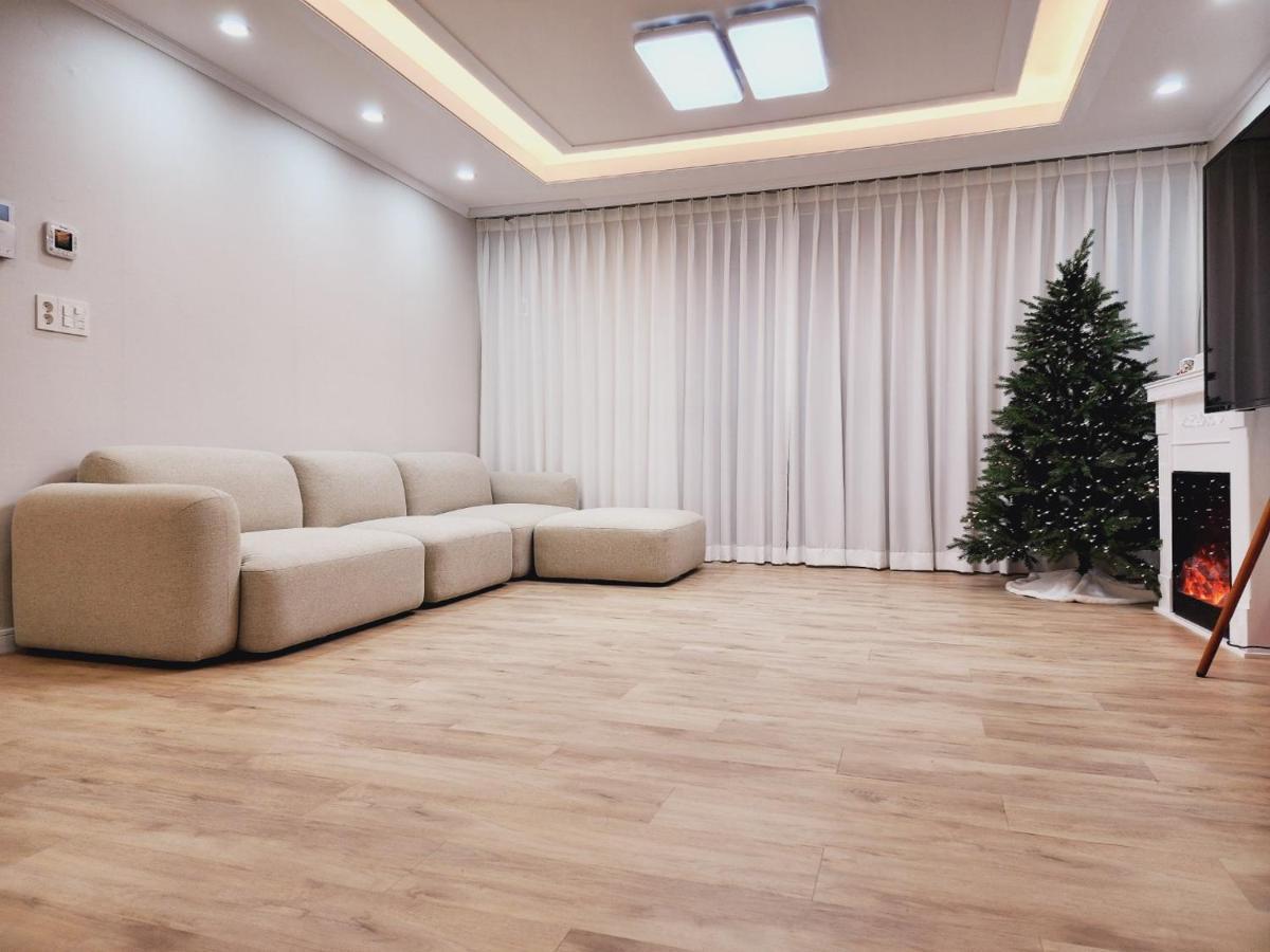 Apartment Grand Open Hongdae Houes 4bdr 2bth *