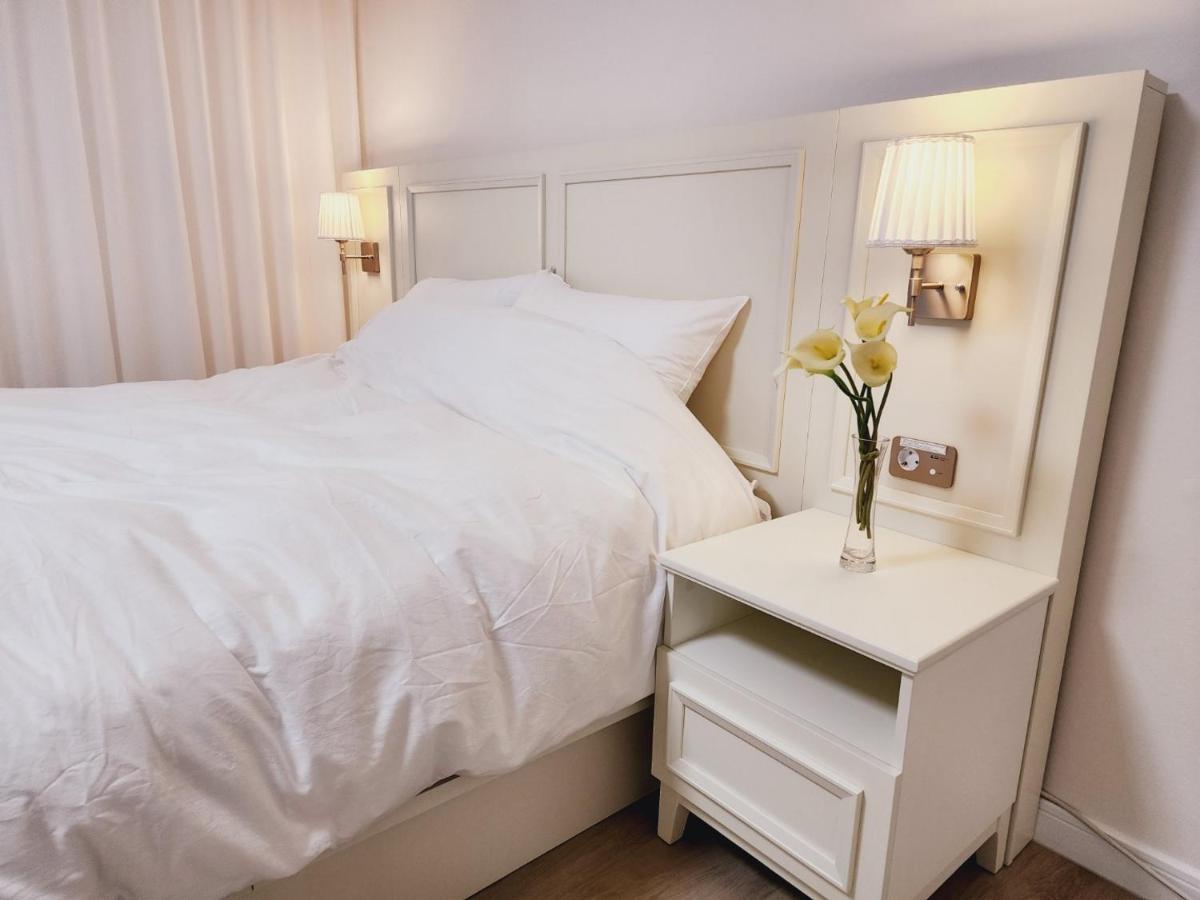 Apartment Grand Open Hongdae Houes 4bdr 2bth Seoul