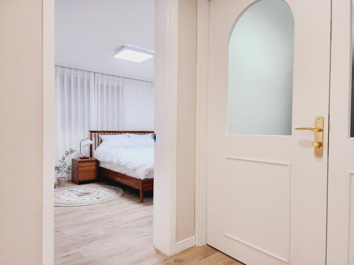 Apartment Grand Open Hongdae Houes 4bdr 2bth Seoul
