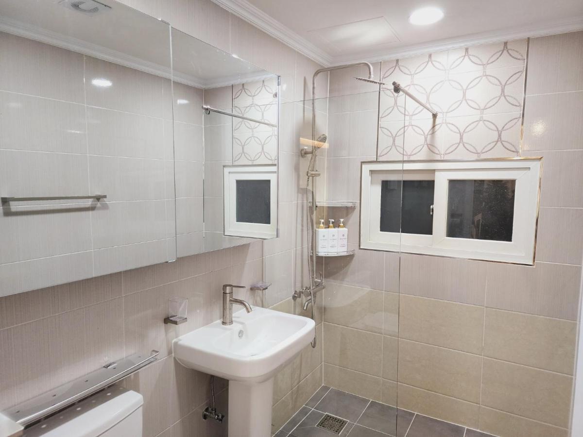 Apartment Grand Open Hongdae Houes 4bdr 2bth