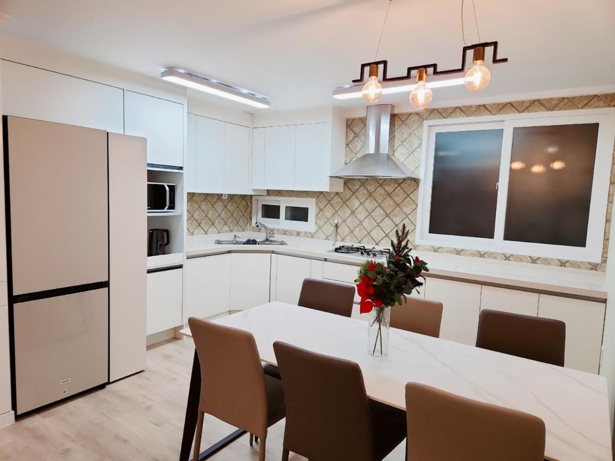 Apartment Grand Open Hongdae Houes 4bdr 2bth *