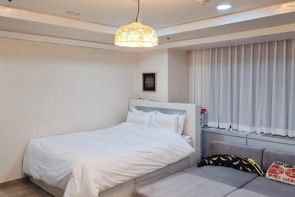 Near Subway Line Number 2 Apartment Seoul