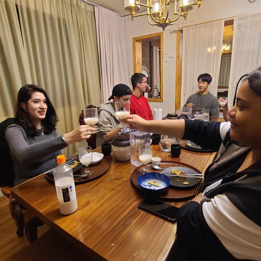 Batwo - For Foreigners Only Guest house