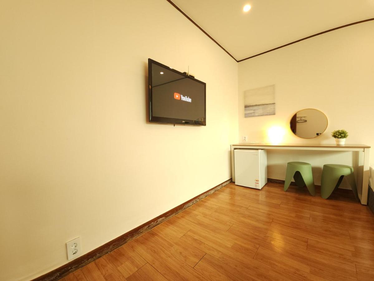 Oyo Myeongdong 5 Hostel *