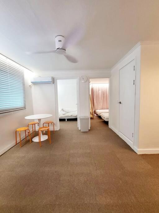 Apartment Sinchon Station Line 2 Exit 3 And 4 Min Three-room Hongdae Seoul