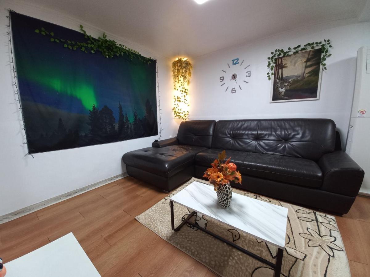 Newly Renovated Spacious 2 Bedroom Unit In Hbc #1 * Seoul
