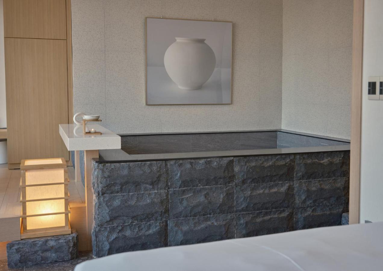 Uh The Hotel 2*