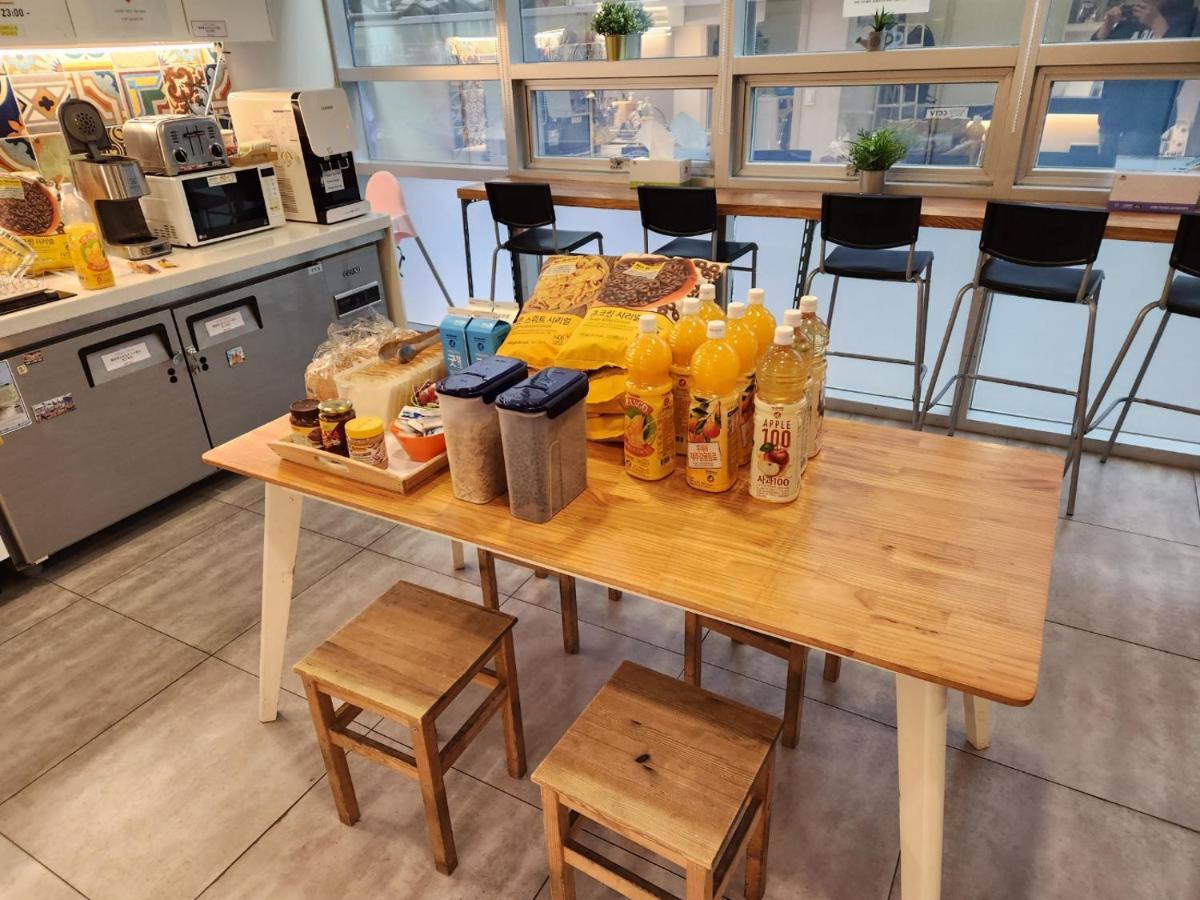 Oyo Hostel Myeongdong 1 *