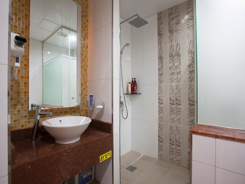 La Nuit Hotel 3*