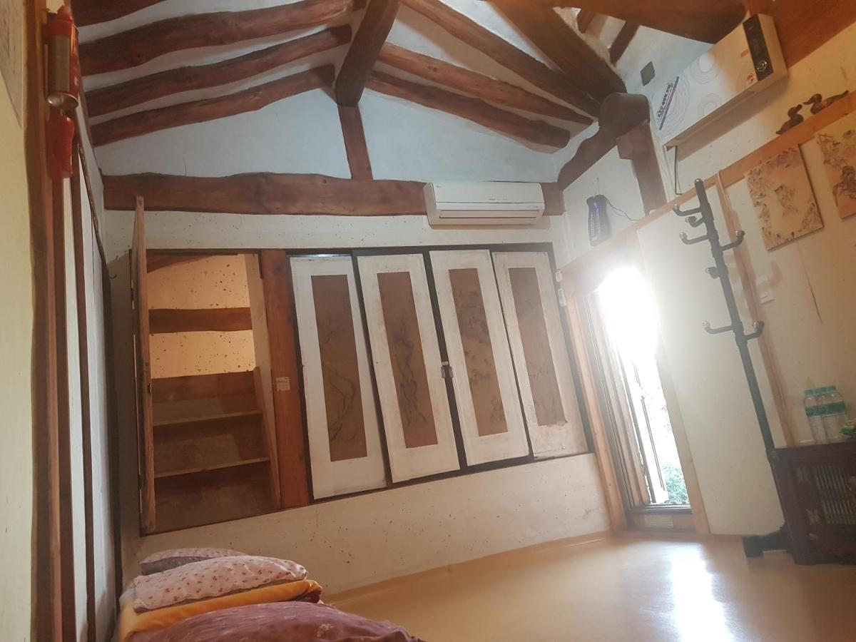 Gongsimga Hanok Guest house 2*