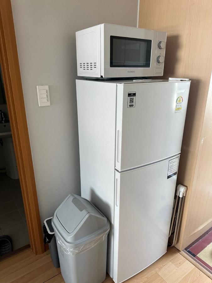 Apartment Hongdae 1min From Hongik Uni Station Exit #1 *