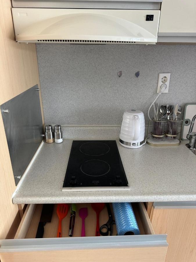 Apartment Hongdae 1min From Hongik Uni Station Exit #1 Seoul