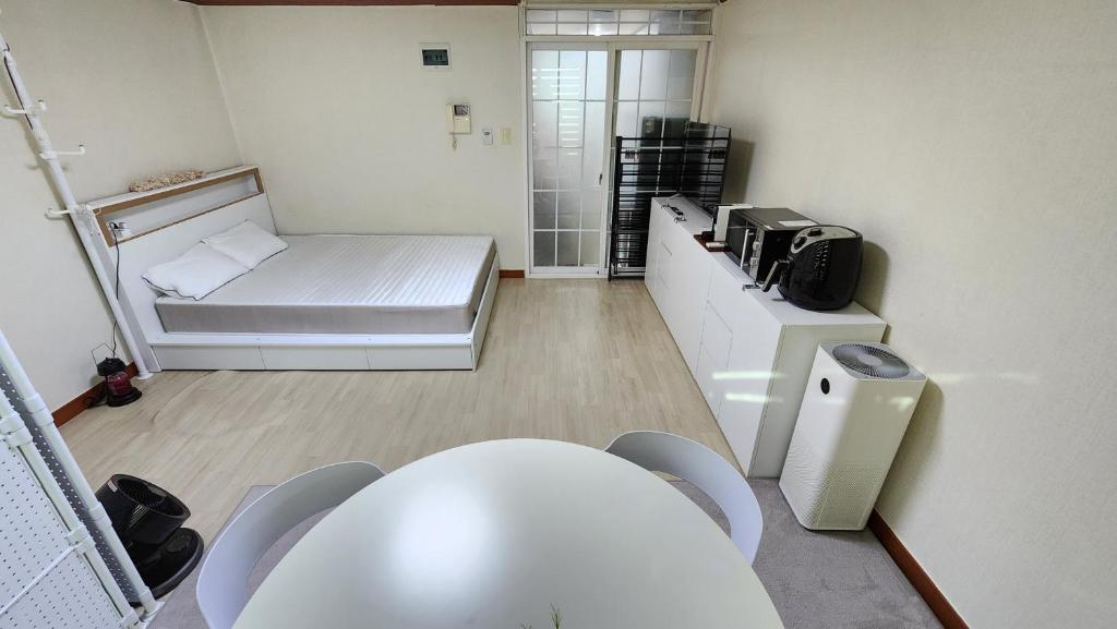 Middle Option One-room, Exclusive Use, Public Transportation 5 Minutes Away Villa *