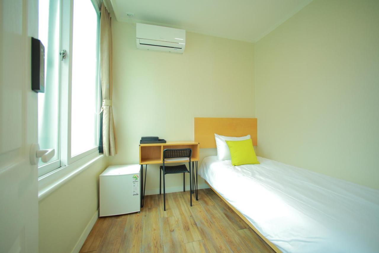 Slow Vibe Myeongdong Guest house *