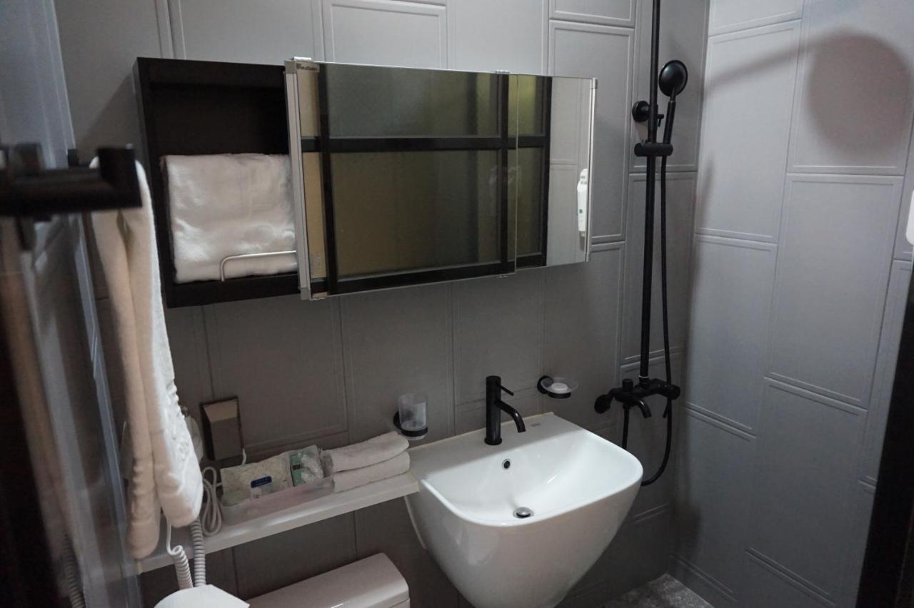 Dm Hotel