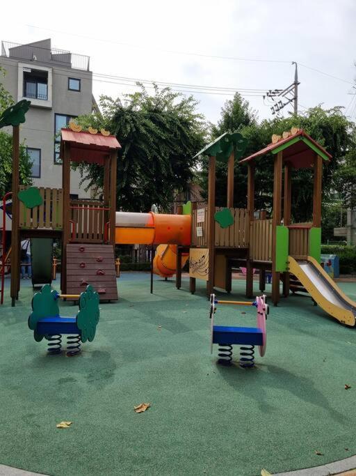 Pousada Hongdae Luxury: Family-friendly Private House With Open Balcony Seul