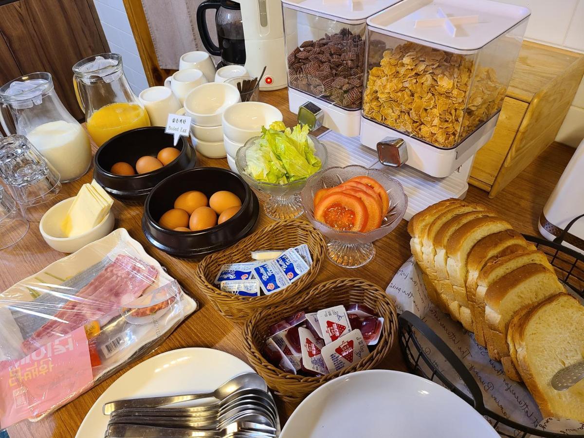 Batwo - For Foreigners Only Guest house Seoul