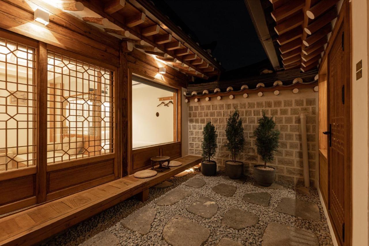 Mirror Courtyard Pousada Seul