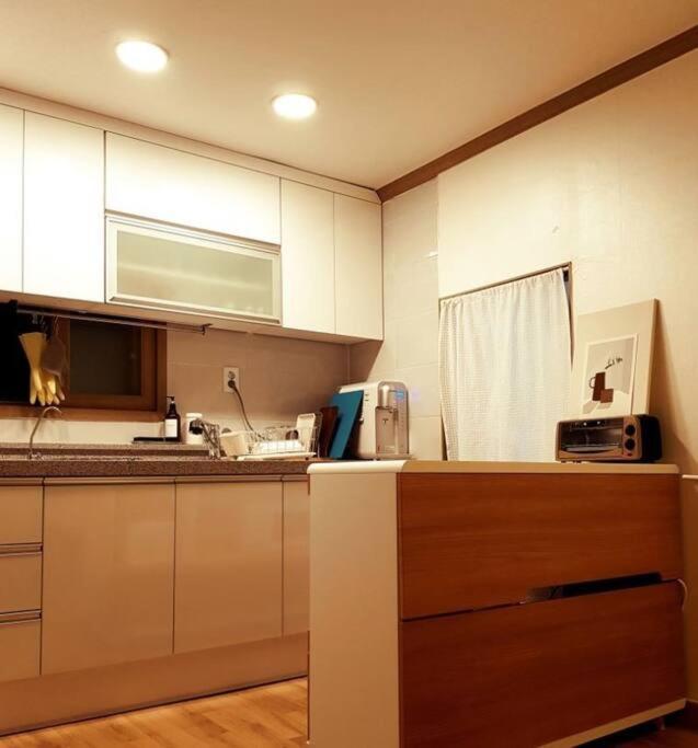 3 rooms for rent near mapo-gu office station, mapo-gu, seoul Pousada Seul