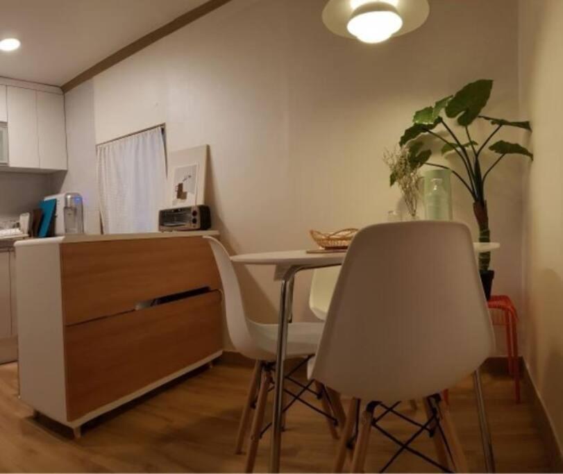 Pousada 3 rooms for rent near mapo-gu office station, mapo-gu, seoul