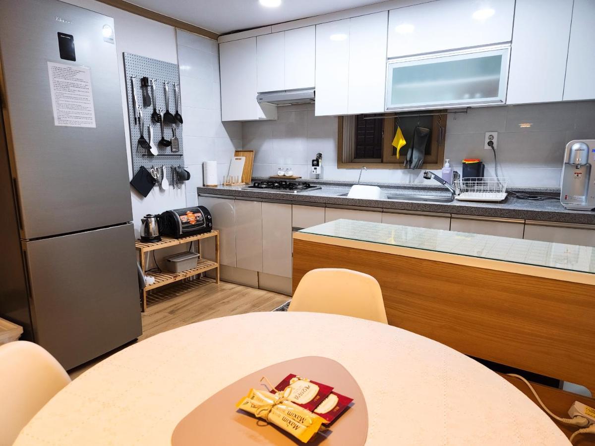 3 rooms for rent near mapo-gu office station, mapo-gu, seoul Villa *