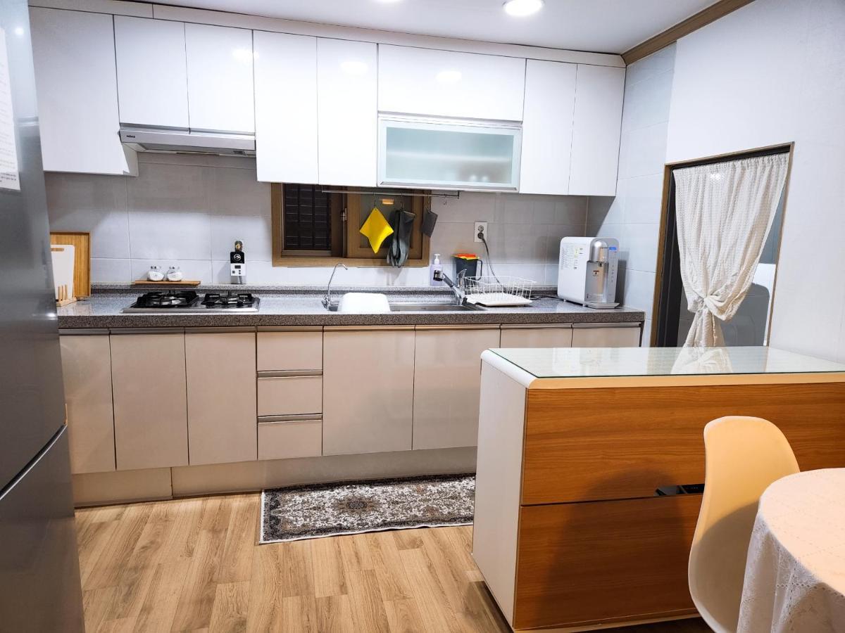 3 rooms for rent near mapo-gu office station, mapo-gu, seoul Seul