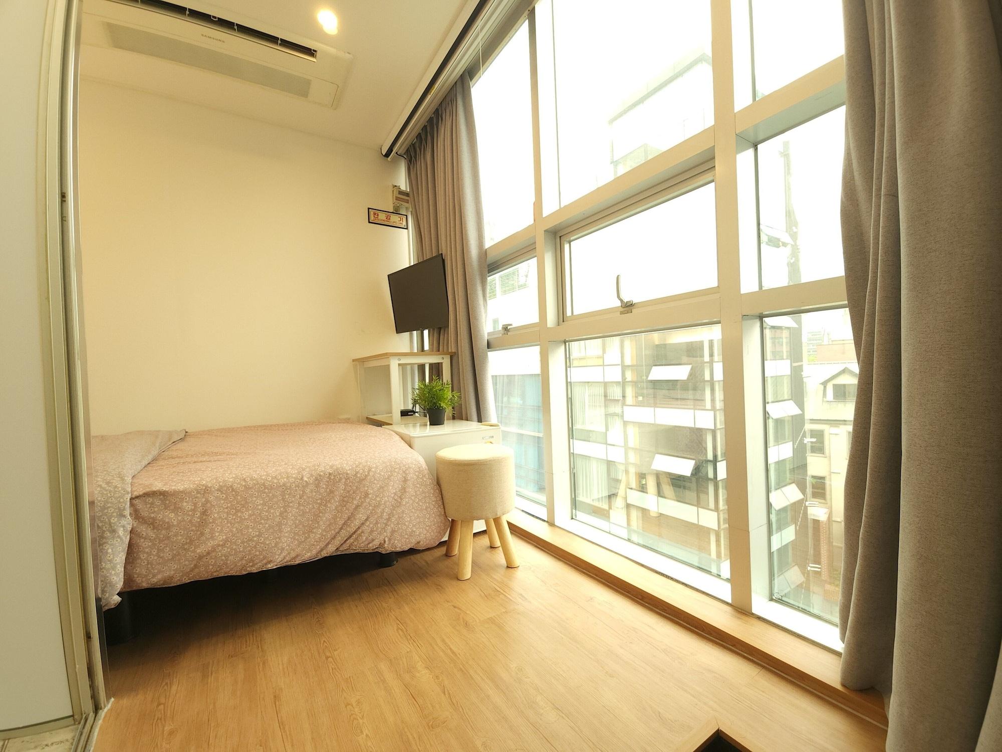 Hostel Oyo Myeongdong 2 *