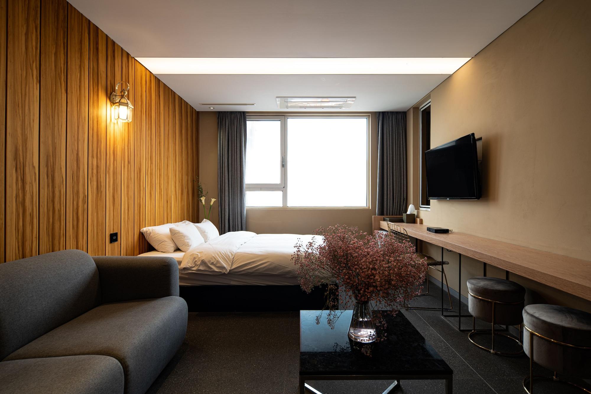Hotel The Designers Hongdae 3*