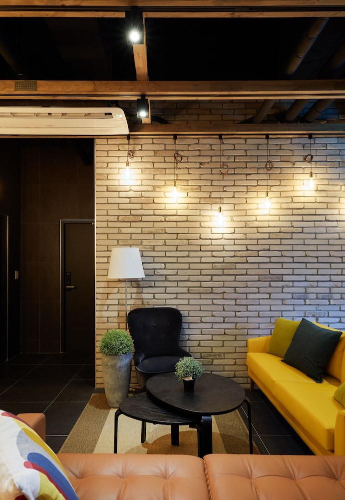 Hotel Cleo Hongdae 2*