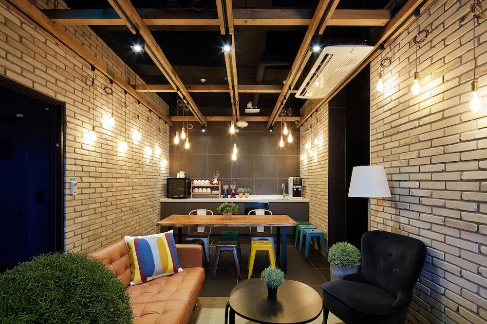 Hotel Cleo Hongdae Seoul