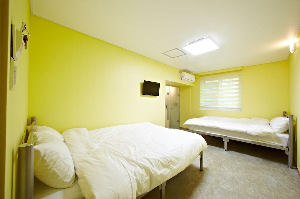 Rainbow Myeongdong Hotel 2*