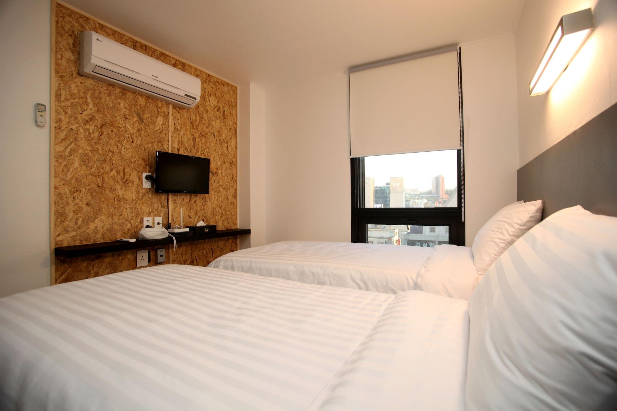 Hotel Kstar Metro 2*