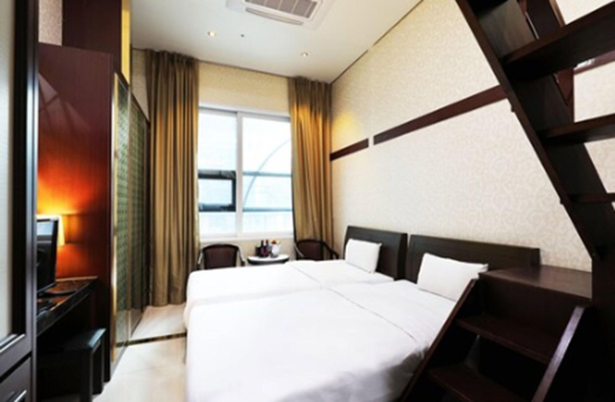 Intercity Hotel 3*