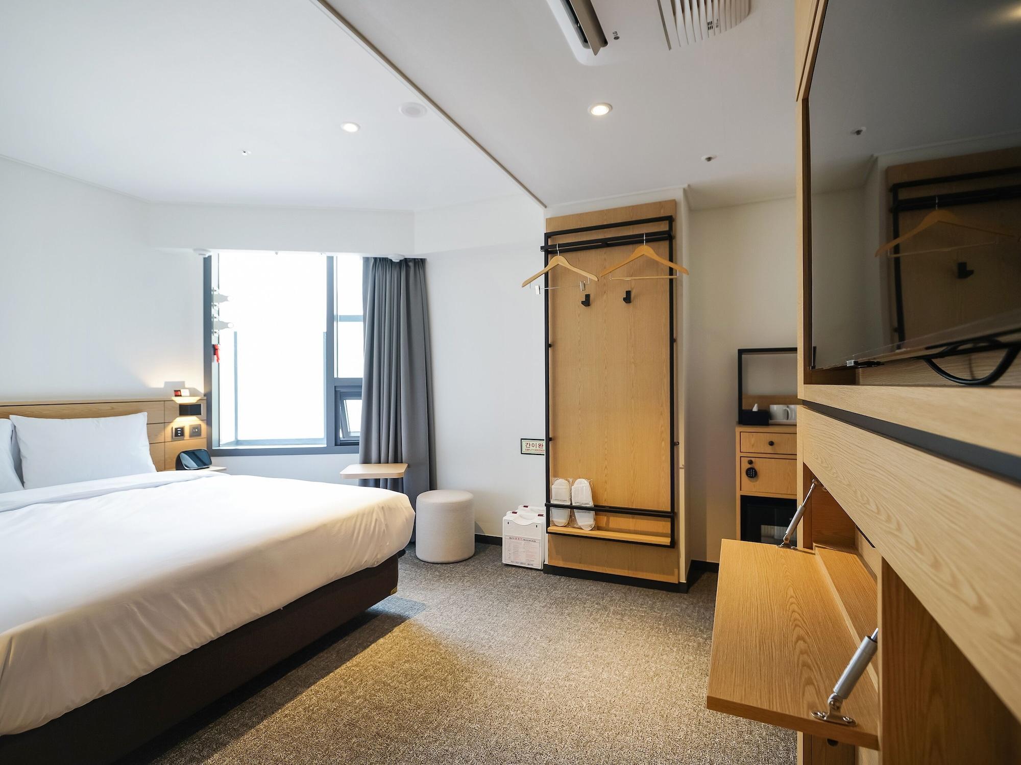 Henn Na Myeongdong Hotel