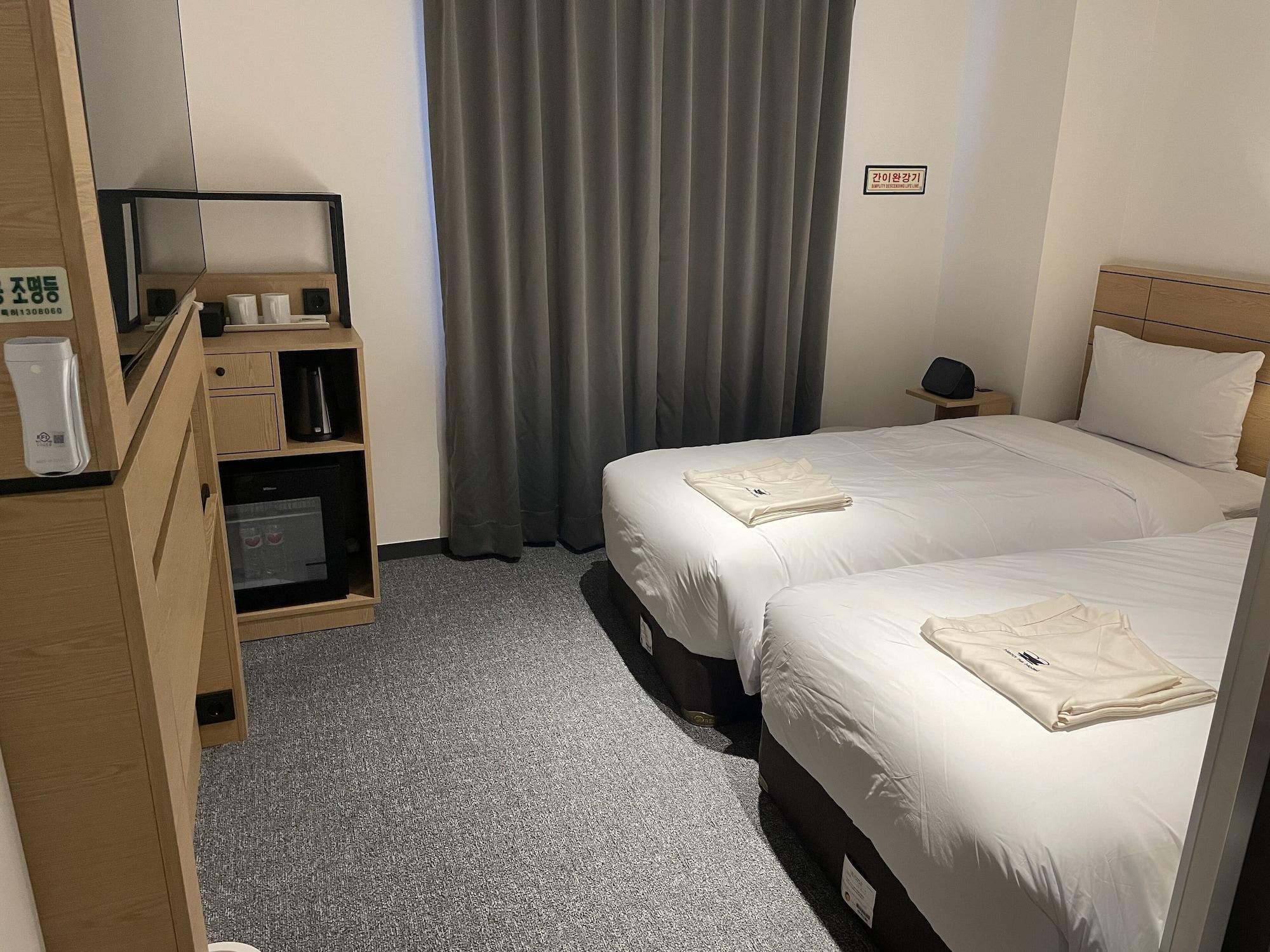 Hotel Henn Na Myeongdong 4*