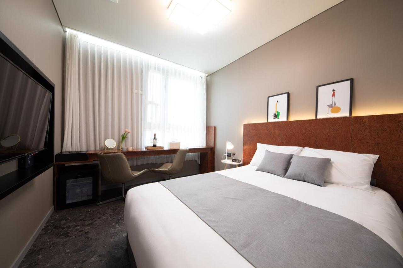 Dm Hotel
