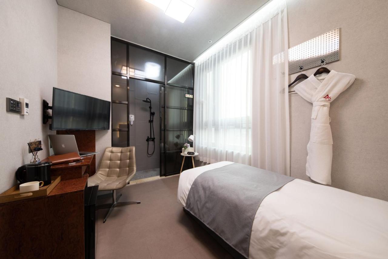 Dm Hotel