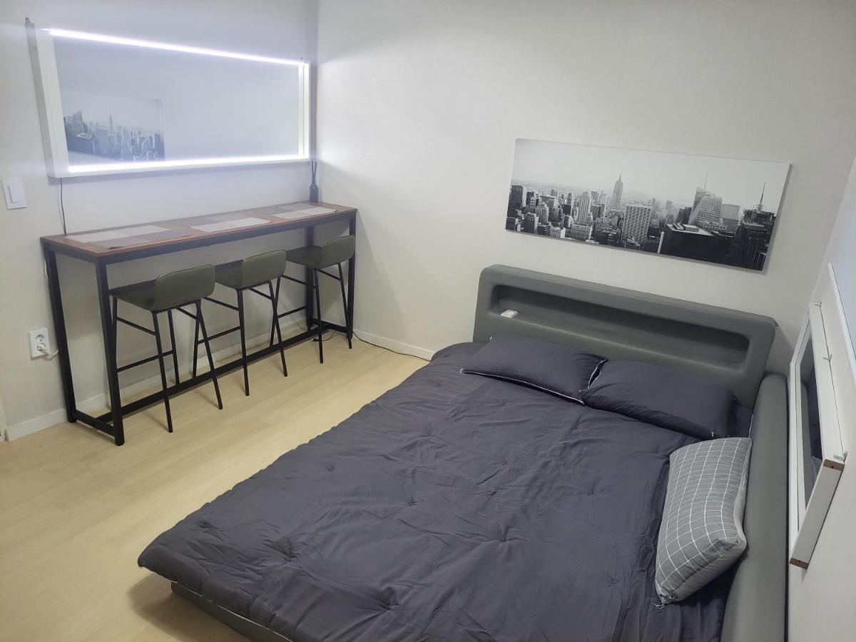 Newly Renovated 2 Bedroom #7 Apartment *