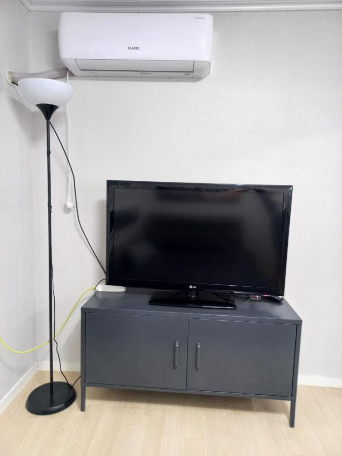 Newly Renovated 2 Bedroom #7 Apartment Seoul