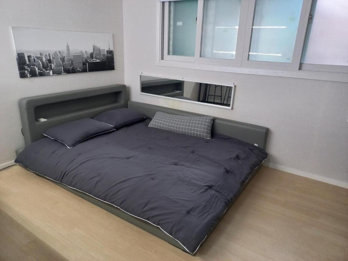 Newly Renovated 2 Bedroom #7 Apartment *