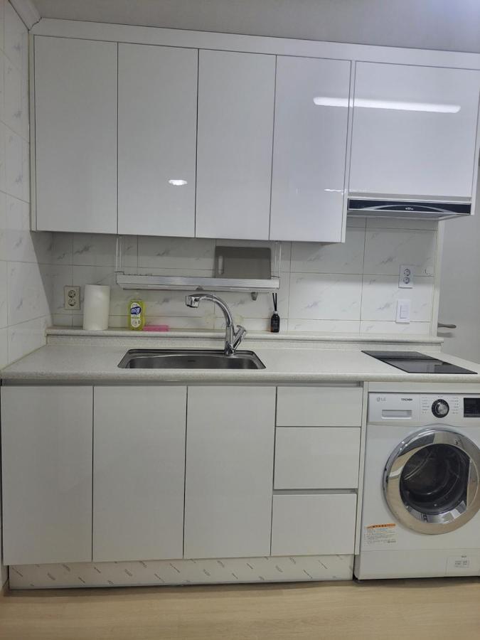Newly Renovated 2 Bedroom #7 Apartment Seoul