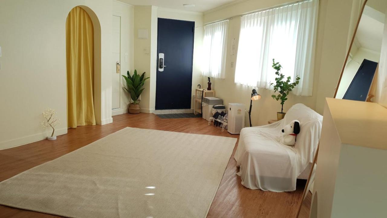 Space Epiphany Apartment *