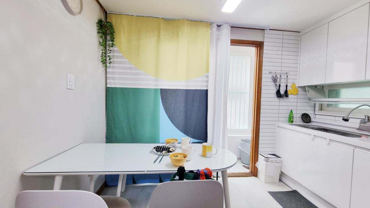 Hongdae&sinchon 10min Cozy House With 2 Bedrooms Pangsapuri Seoul