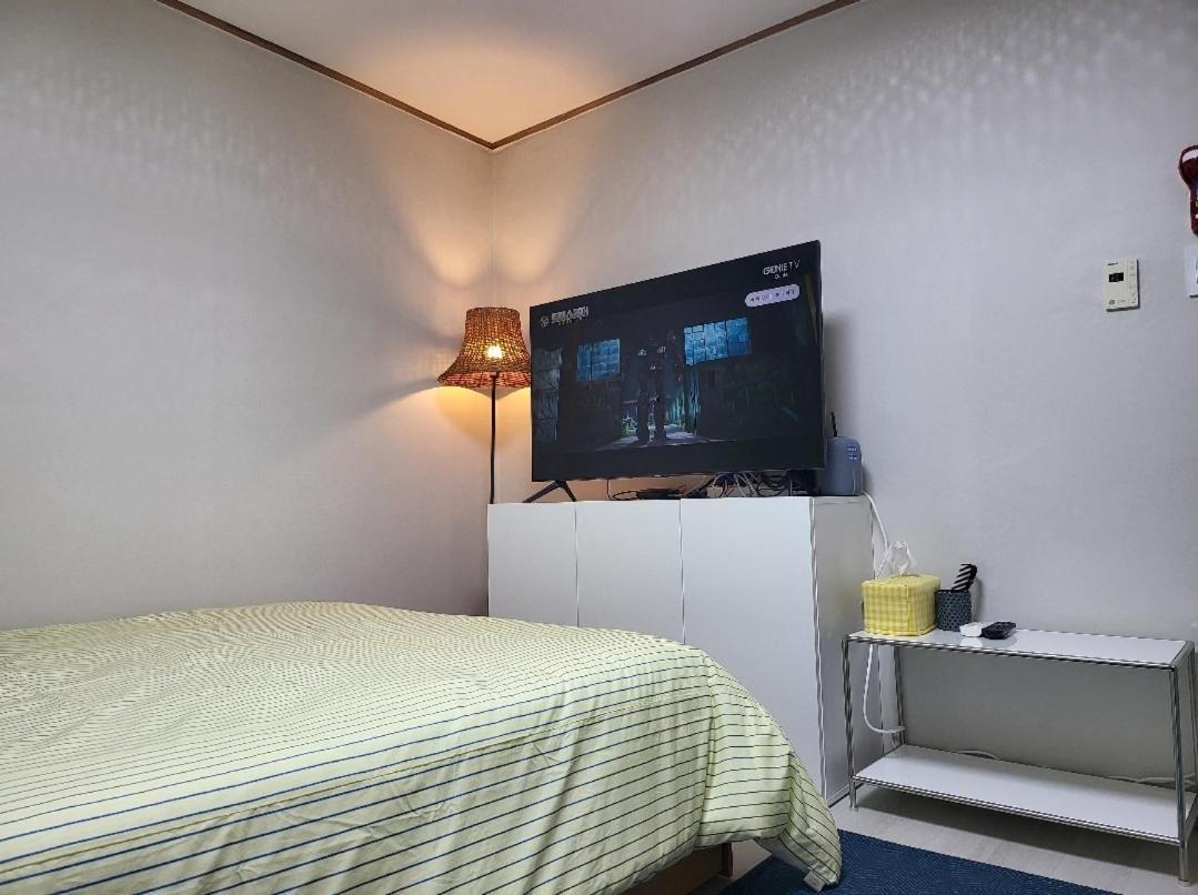 Hongdae&sinchon 10min Cozy House With 2 Bedrooms Seoul