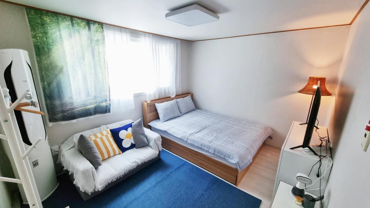Hongdae&sinchon 10min Cozy House With 2 Bedrooms Seoul
