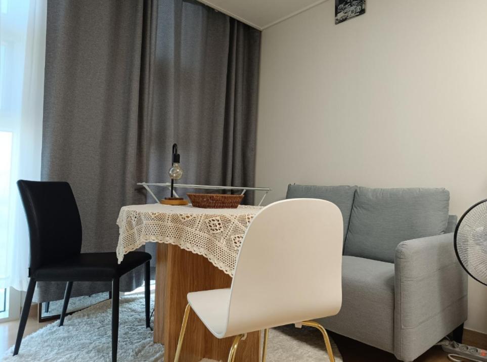 Station Apartment *
