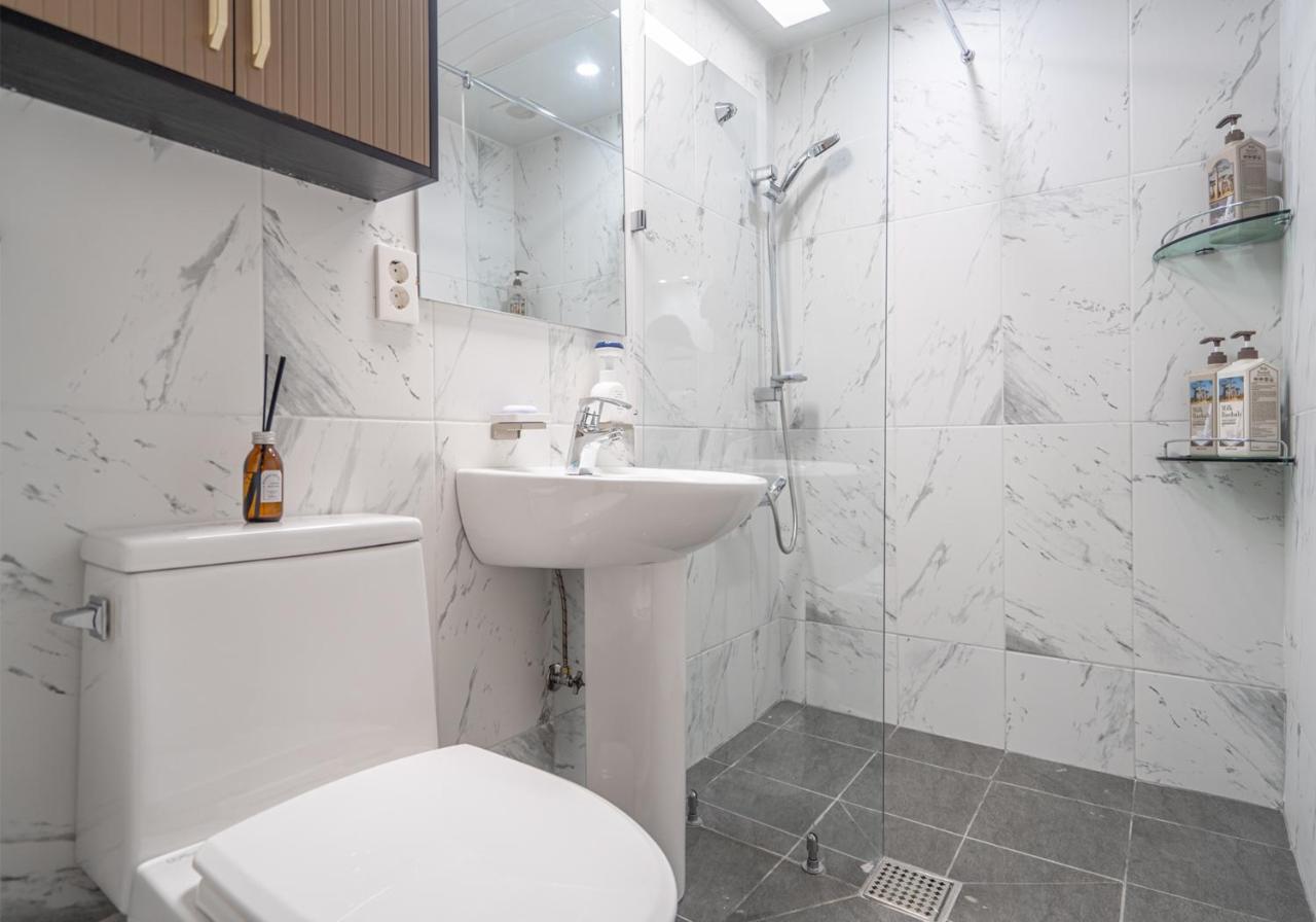 Osondoson Stay-5min To Hapjeong Station, Family Favorites, 3bed Room, Large Living Seoul