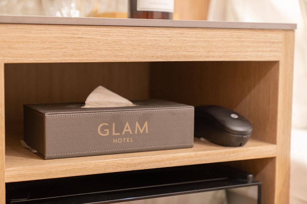 Glam Hotel
