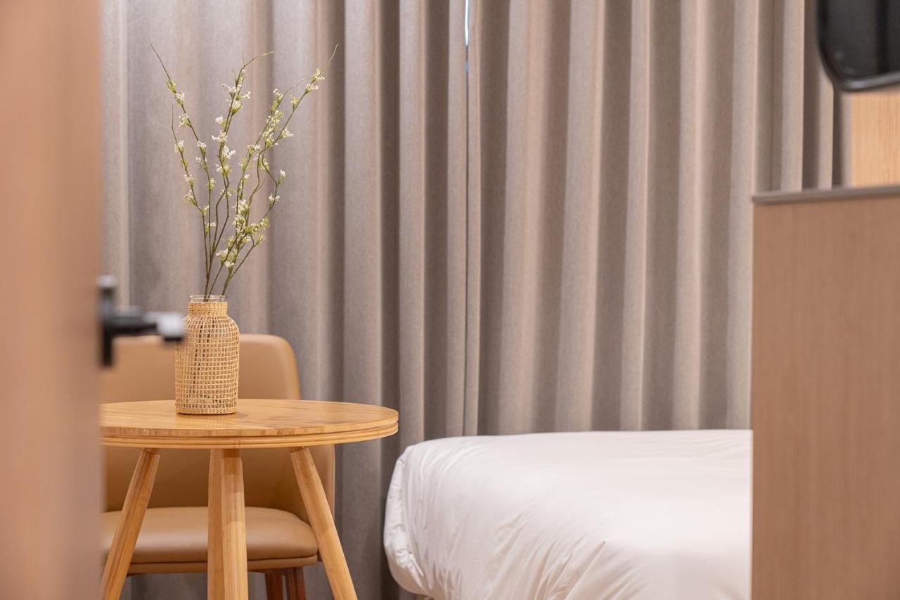 Glam Hotel *